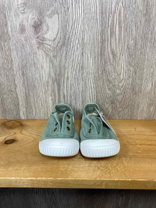 Victoria Size C9 Sneakers