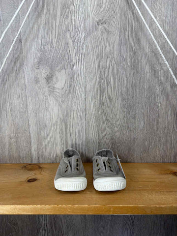 Victoria Size C8 Sneakers