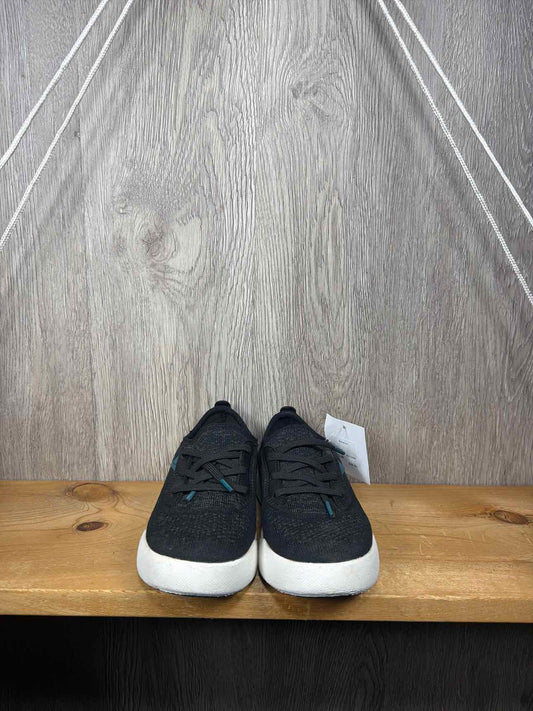 Vessi Size C13 Sneakers