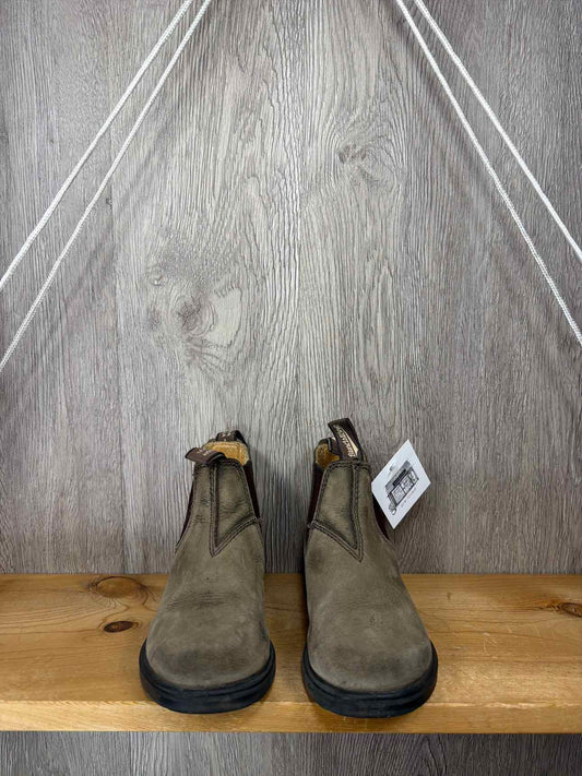 Blundstones Size C11 Boots