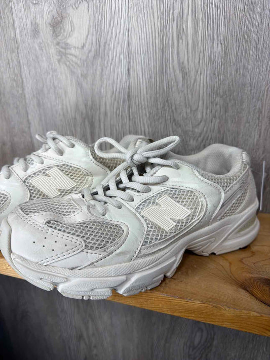 New Balance Size Y4 Sneakers