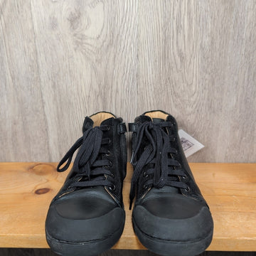 10IS Size Y1 Sneakers