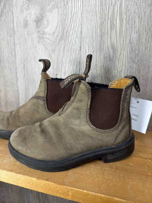 Blundstones Size C9 Boots