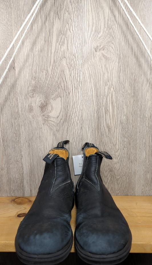 Blundstones Size Y2 Boots