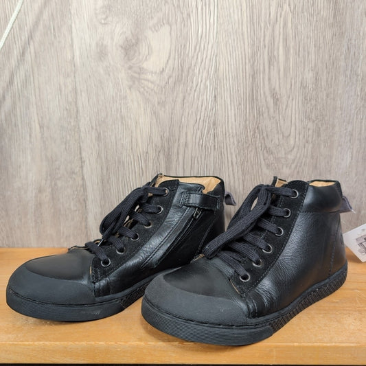 10IS Size Y1 Sneakers