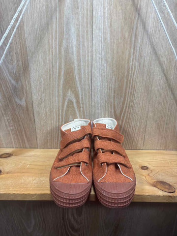 Gray Label Size Y2 Sneakers