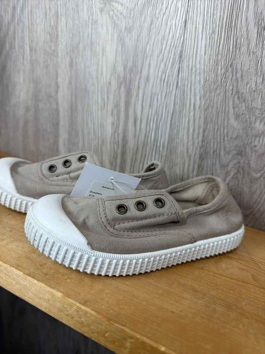 Victoria Size C10 Sneakers
