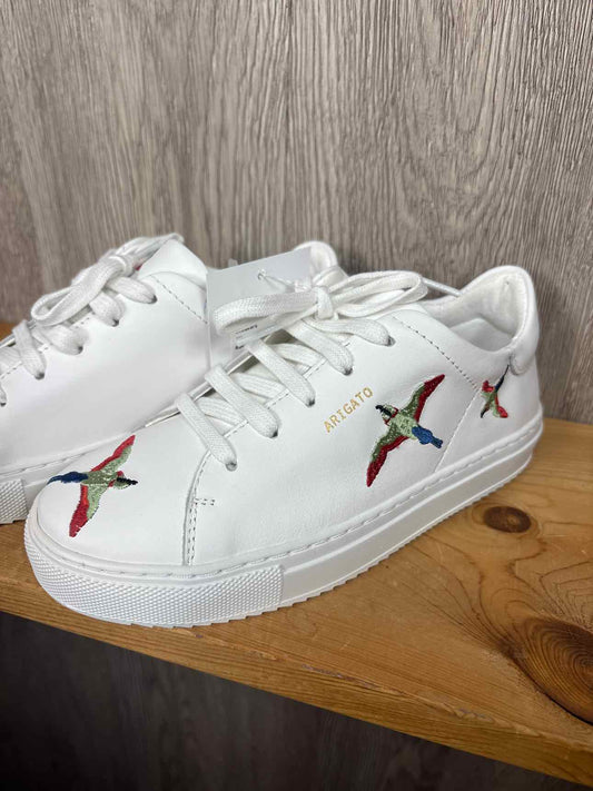 Size Y1 Sneakers
