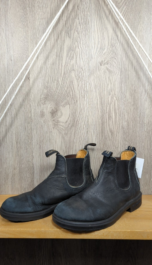 Blundstones Size Y2 Boots