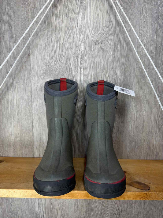 Bogs Size C11 Rain Boots