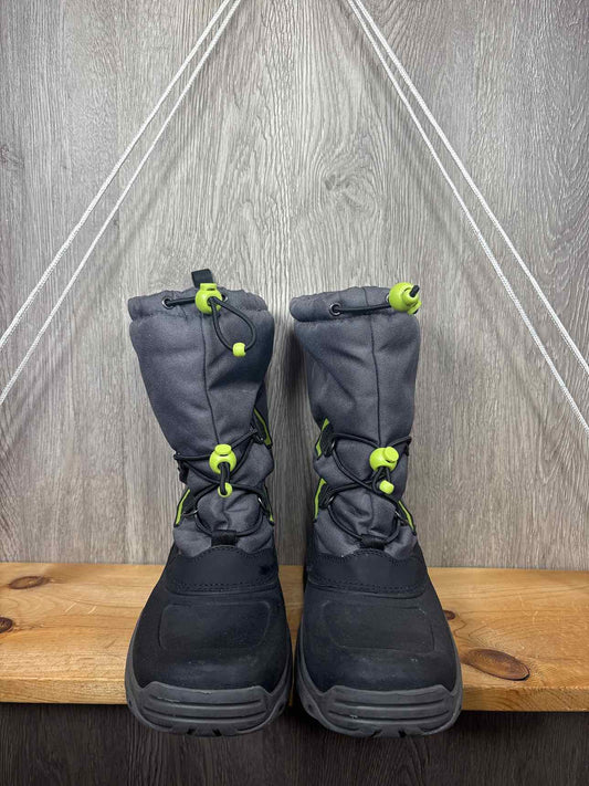 Cougar Size Y4 Boots