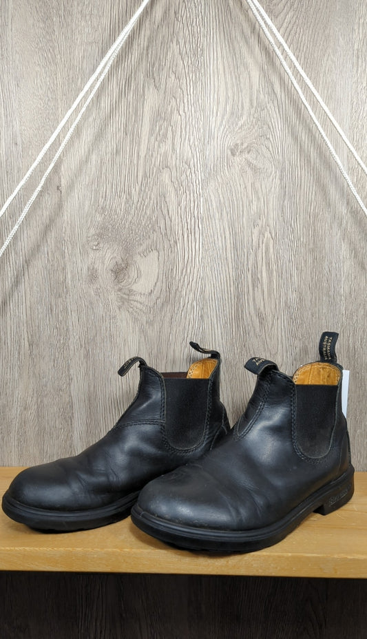 Blundstones Size Y2 Boots