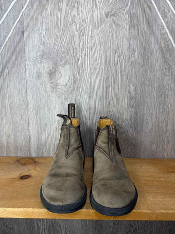Blundstones Size C9 Boots