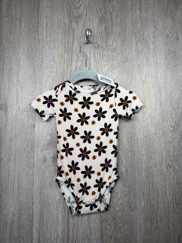 pip and phee Size 3-6m Onesie