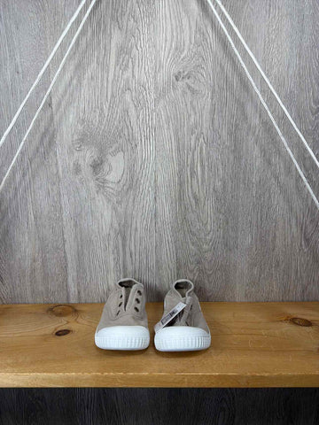 Victoria Size C10 Sneakers