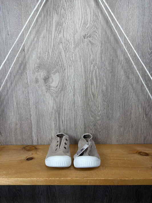 Victoria Size C10 Sneakers