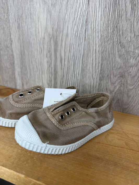Cienta Size C7 Sneakers