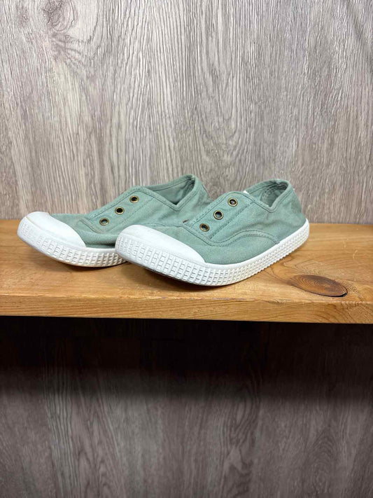 Victoria Size Y1 Sneakers
