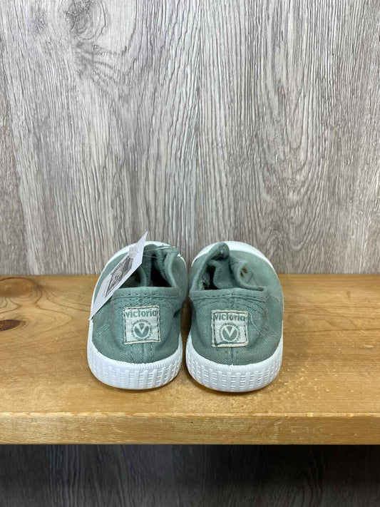 Victoria Size C9 Sneakers