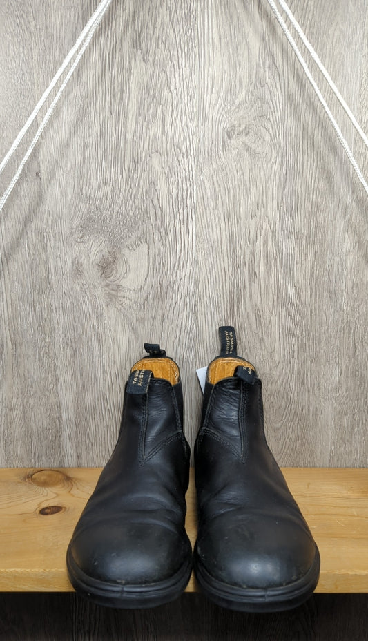 Blundstones Size Y2 Boots