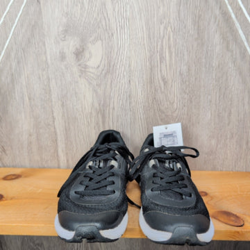 Under Armour Size Y5 Sneakers