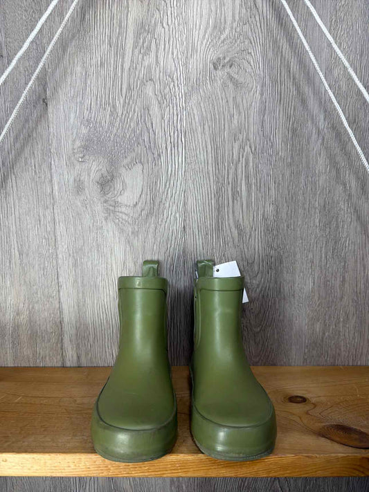 Size C6 Rain Boots
