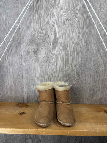 Uggs Size C4 Soft Sole