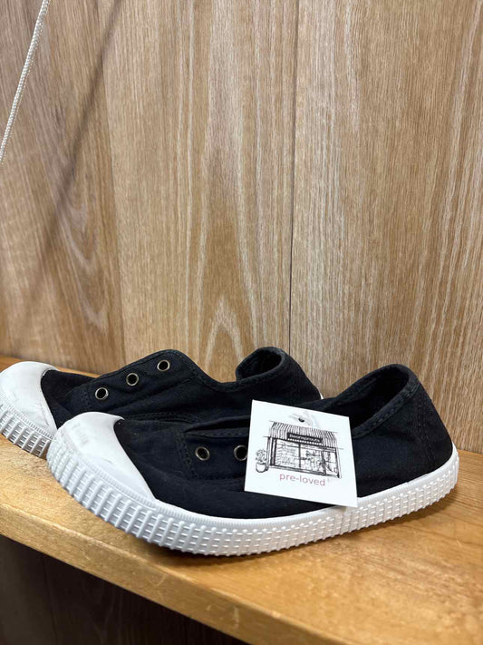 Victoria Size Y2 Sneakers