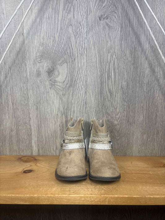 Maggie and Zoe Size C7 Boots